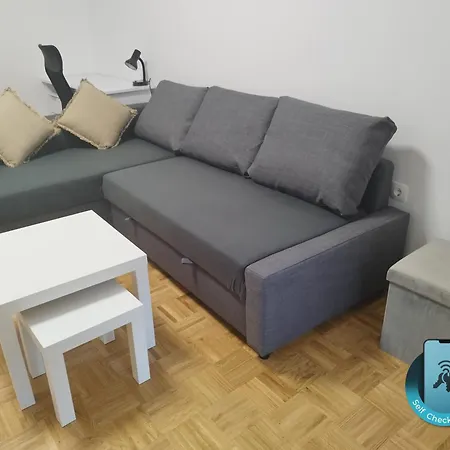 Apartma Mb Center